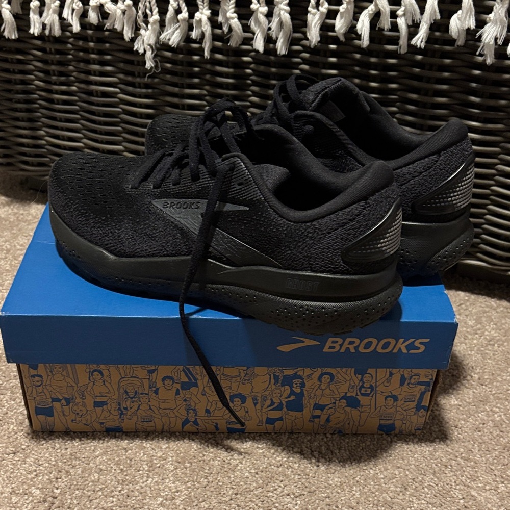 Brooks Black Women’s Ghost 16 Size 7.5